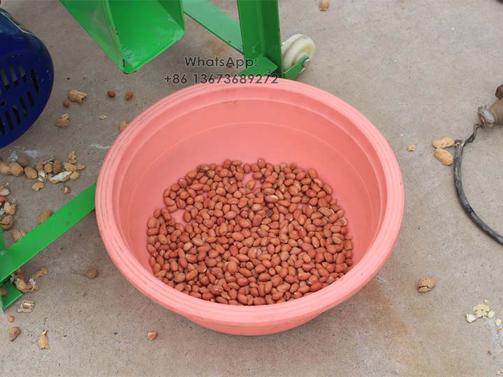 Peeled peanuts