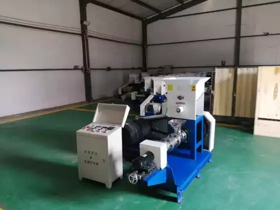 Fish feed pellet machine