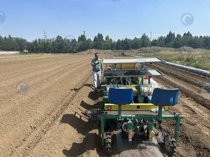 Vende-se transplantador de vegetais