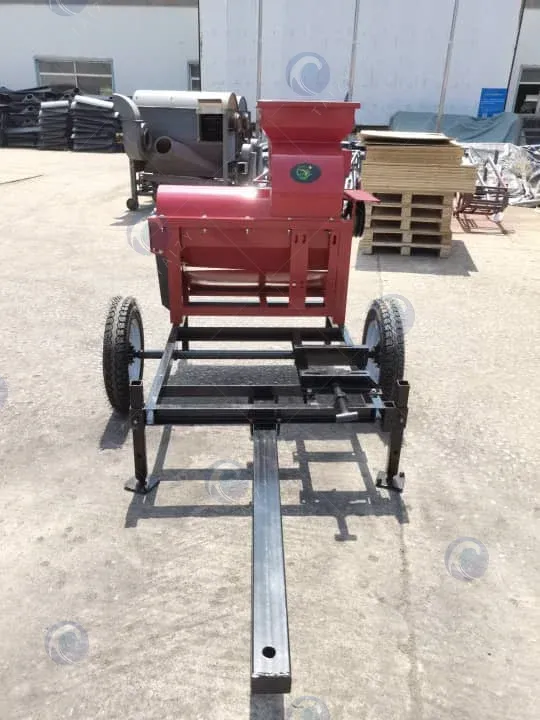 Corn threshing machine with great design