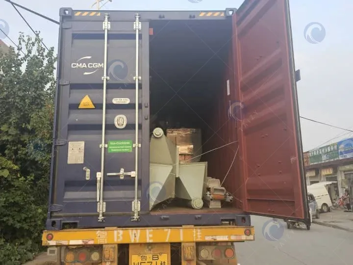 Load machine in the container for safe delivery