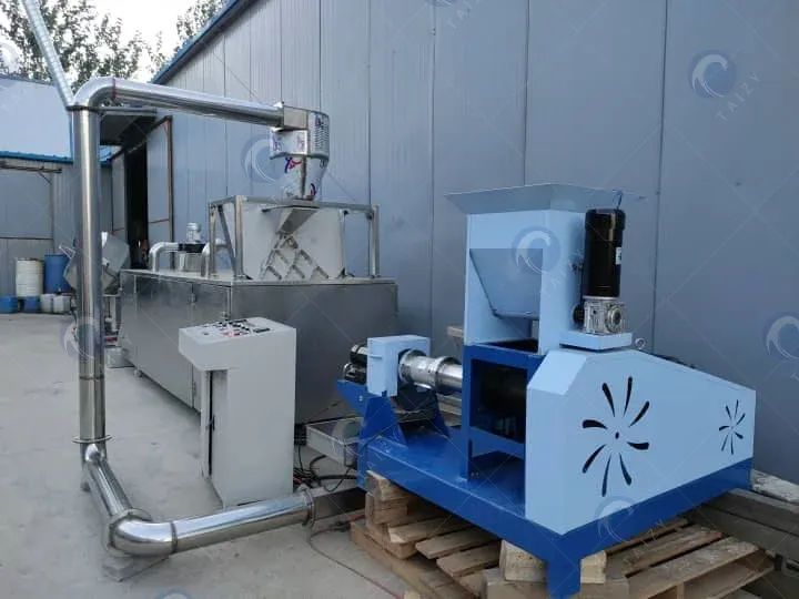 Floating fish feed pellet machine in the fish feed processing line