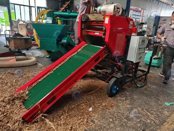 Silage baling and wrapping machine for livestock