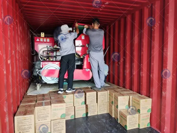 Beladung der Silagemaschine im Container