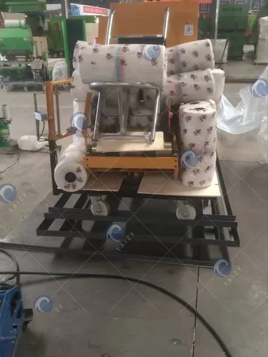paquete de máquina de ensilaje con film plástico