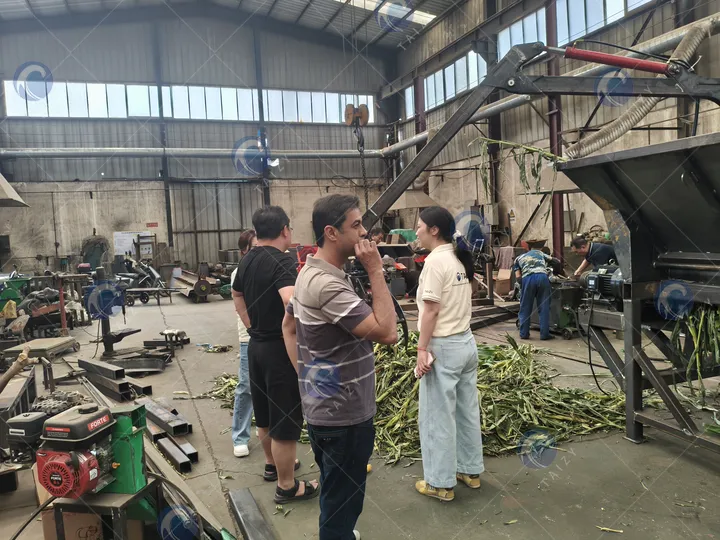 Visita al taller de fabricación de máquinas de ensilaje
