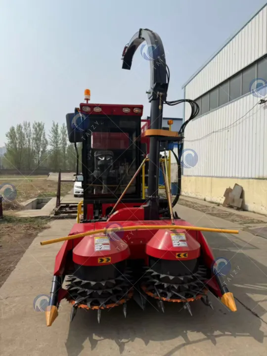 self-propelled forage harvester with enclosed cab