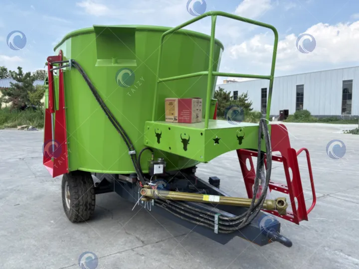 silage feed mixing machine for livestock