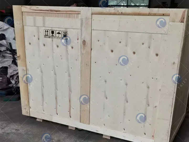 목재 상자에 담긴 다곡 벼깎기 기계