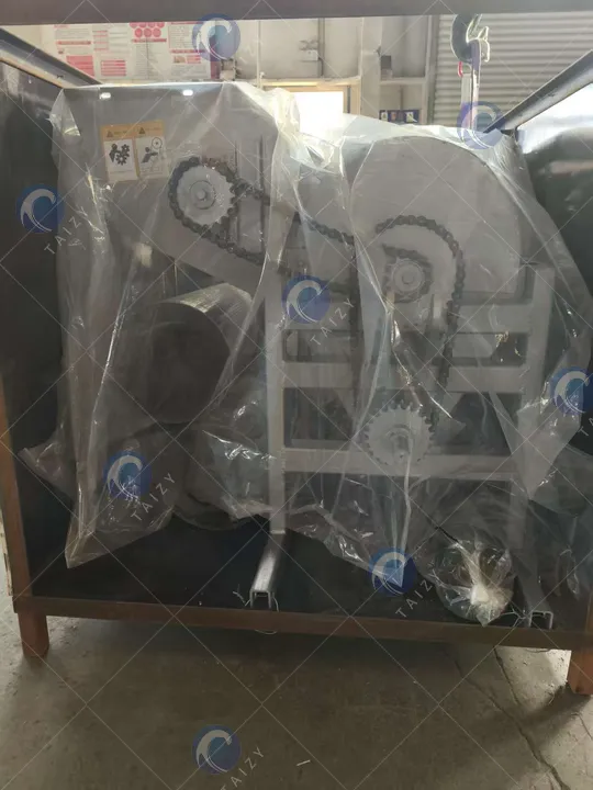 extractor de semillas de calabaza en embalaje de madera
