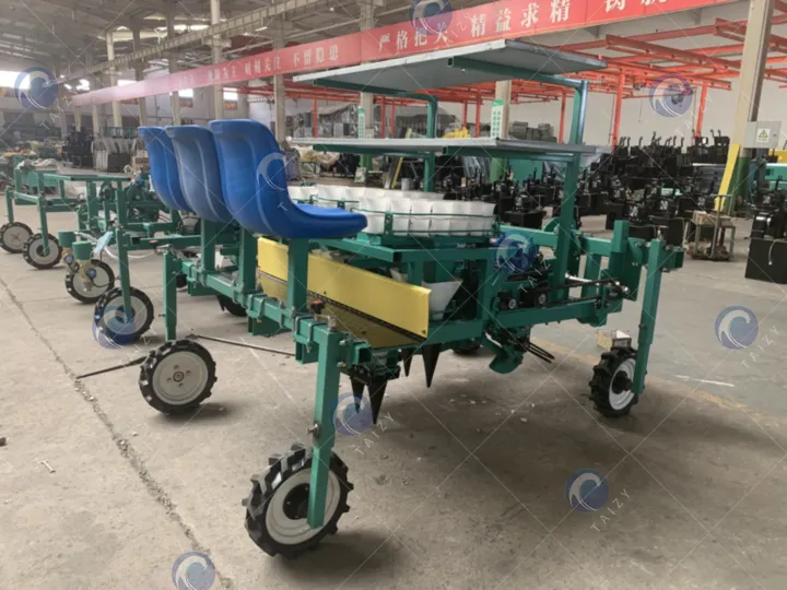 Transplantador de legumes por tracção de tractor