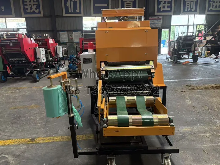 silage round baler for fresh forage