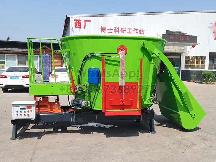 TMR feed mixer wagon