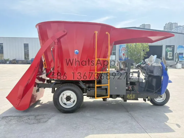 vertical silage feed spreader