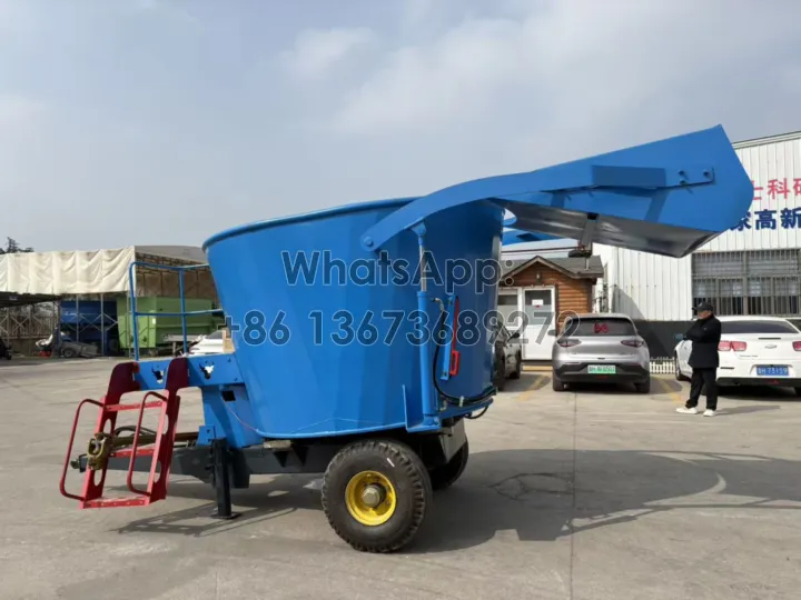 feed mixer spreader for cattle farm