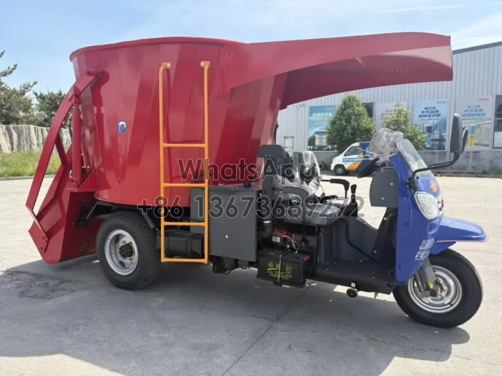 hot-selling diesel-engined cattle feed spreader