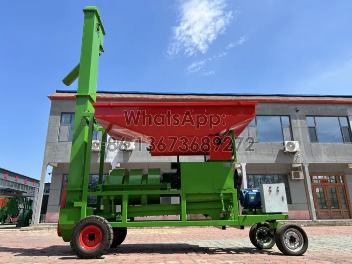 maize threshing machine with three fans