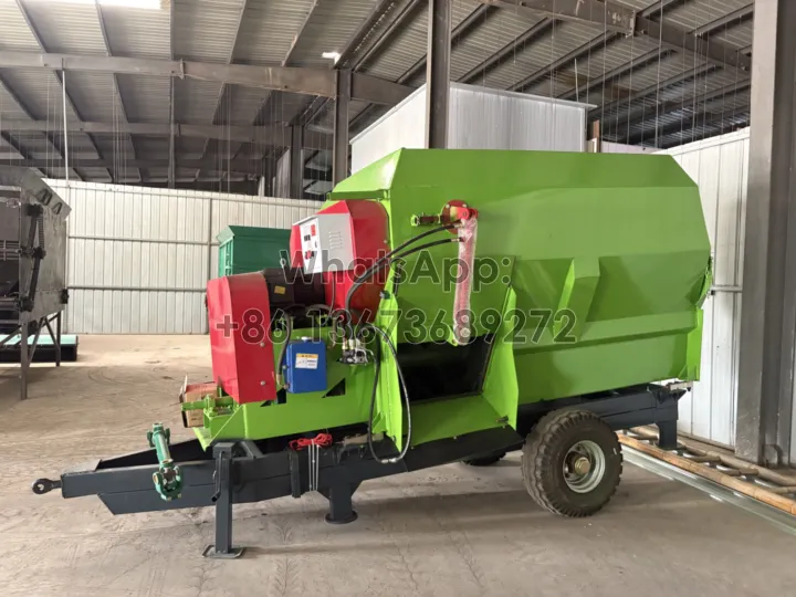 silage feed mixer and spreader