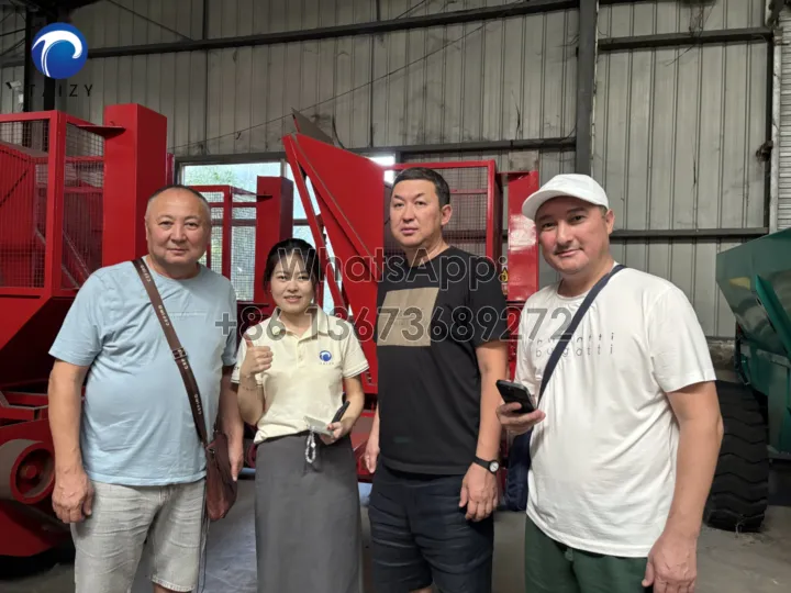 Kazakhstan customer visiting Taizy silage machine factory
